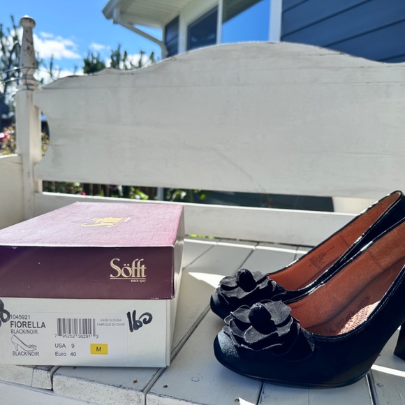 SOFFT Fiorella Black Suede Floral Applique Round Toe Slip On Pump Heels Size 9 - Picture 8 of 8